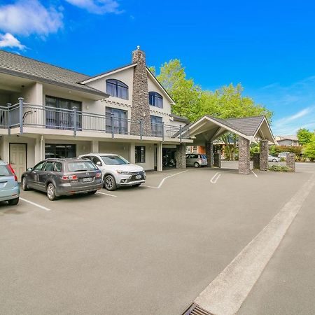 Aotea Motor Lodge Whanganui Exterior foto The hotel's carpark