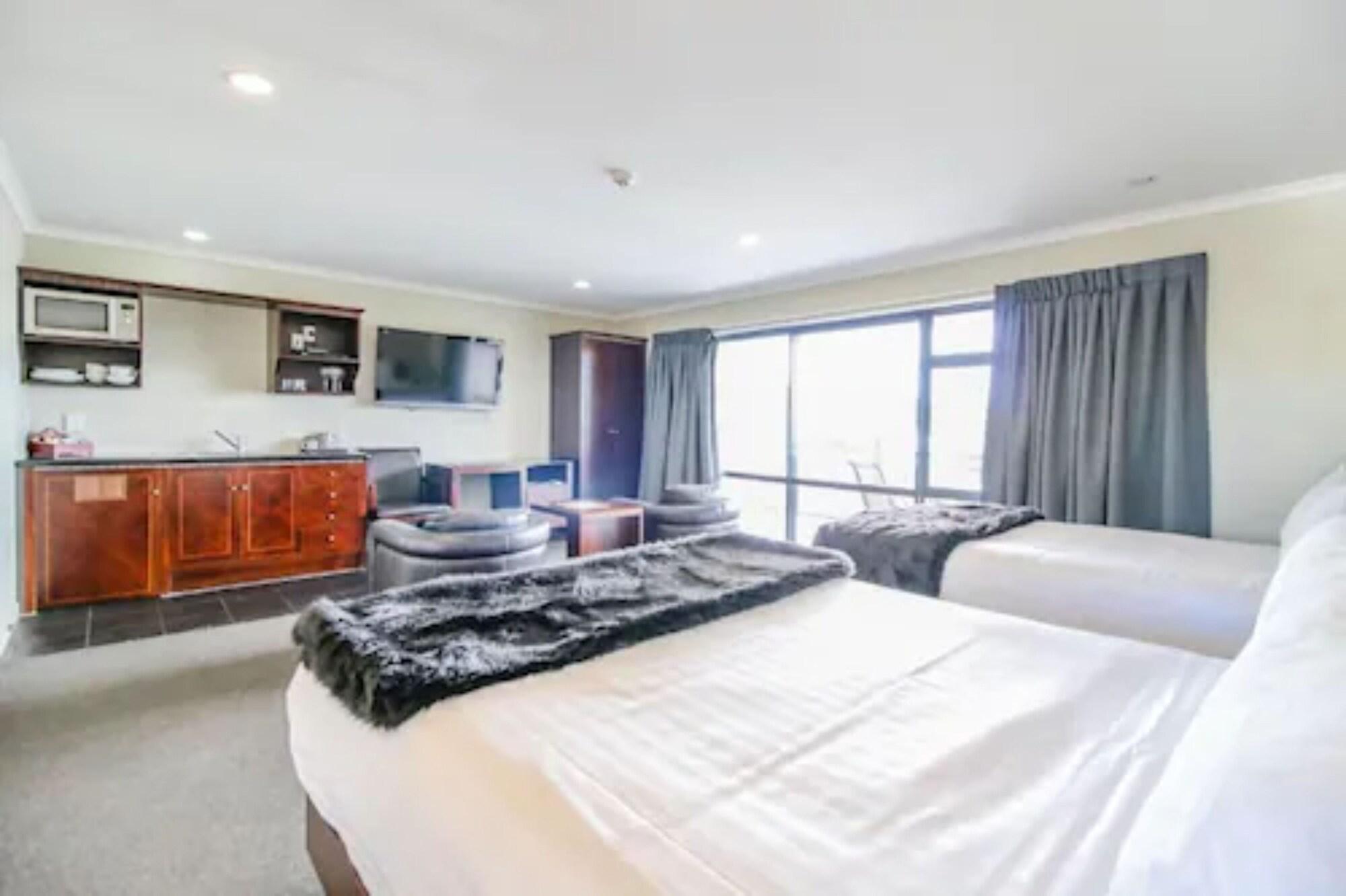 Aotea Motor Lodge Whanganui Exterior foto A typical studio apartment