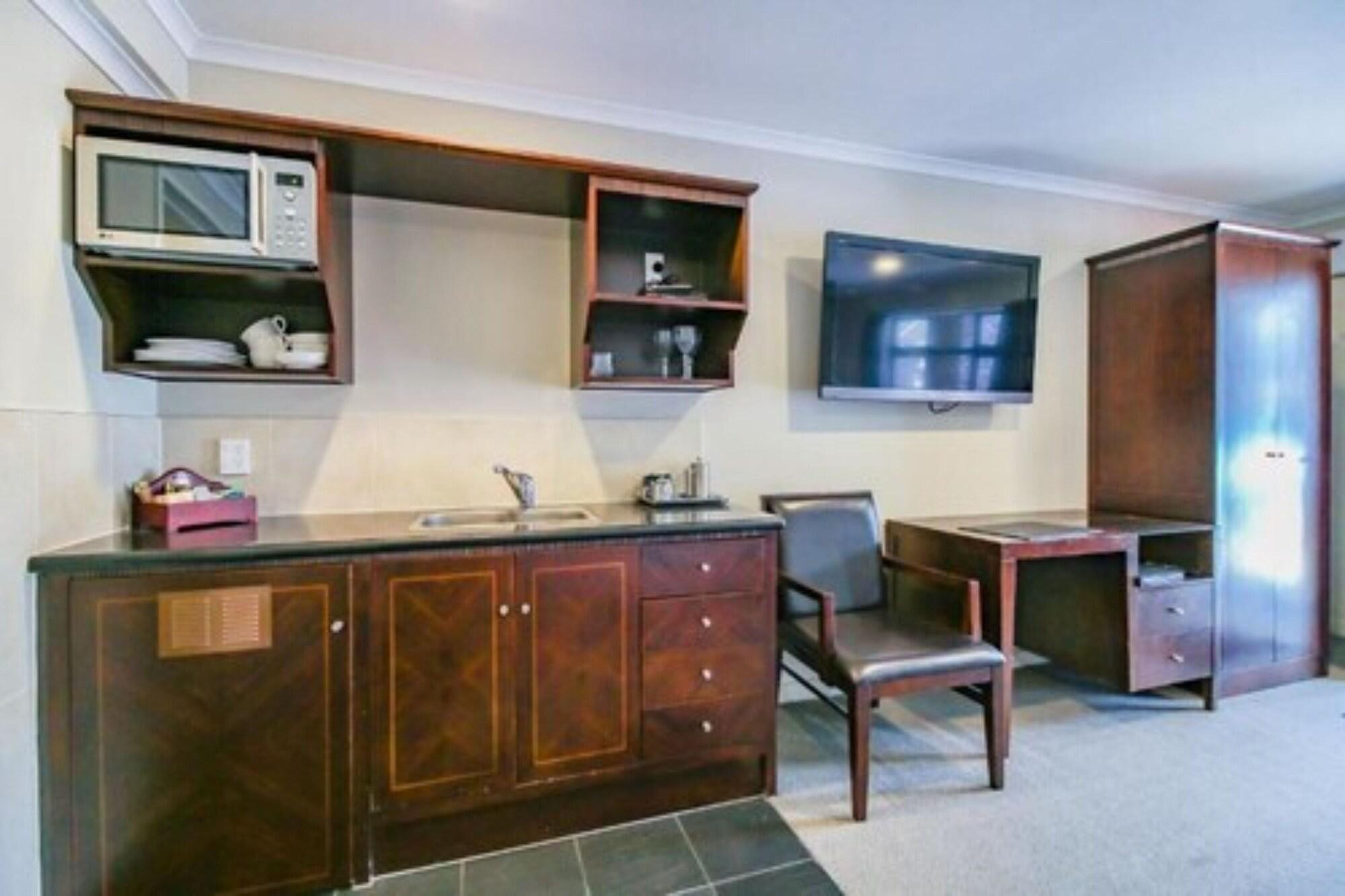 Aotea Motor Lodge Whanganui Exterior foto A typical studio apartment