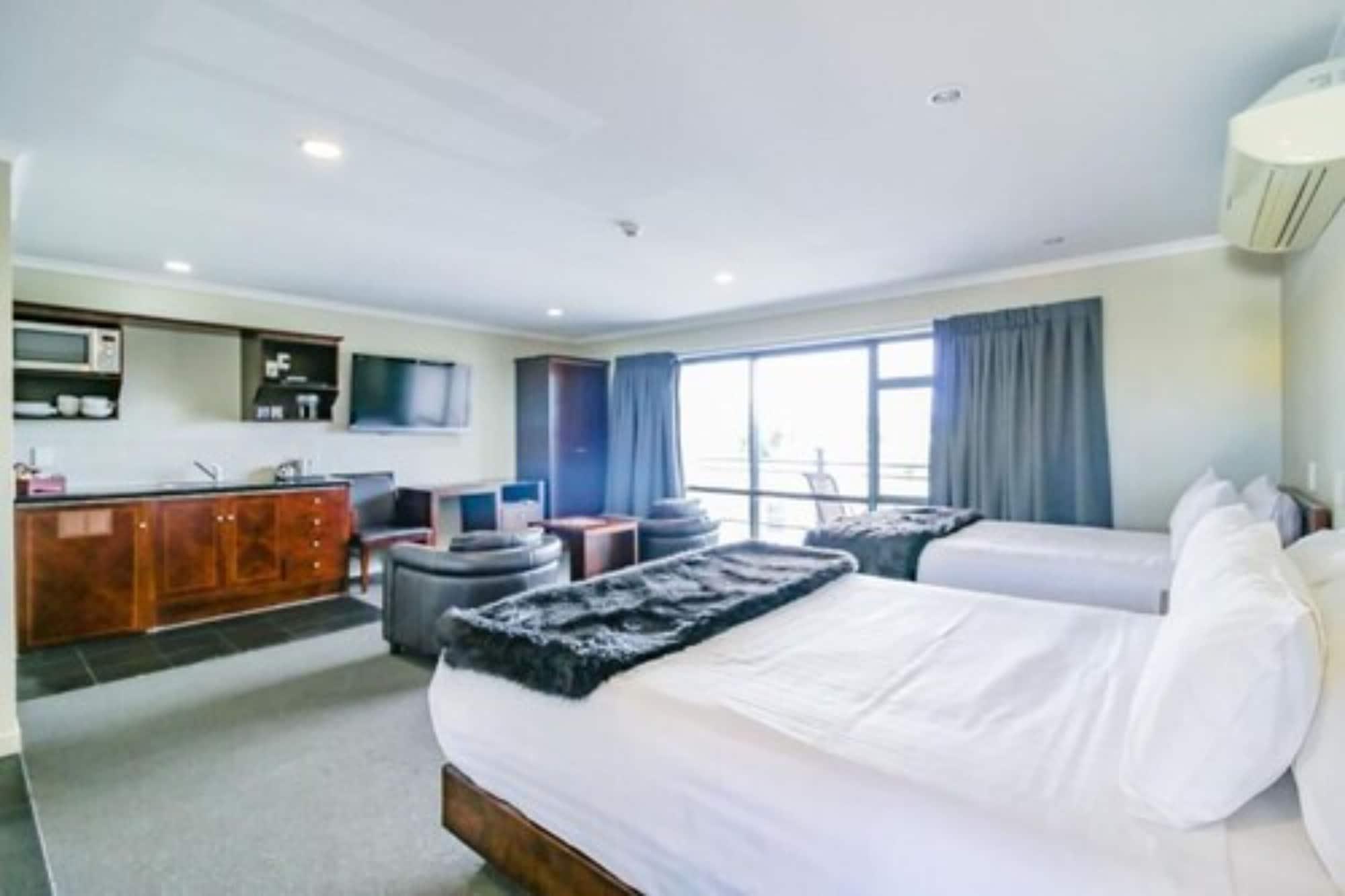 Aotea Motor Lodge Whanganui Exterior foto A typical hotel room