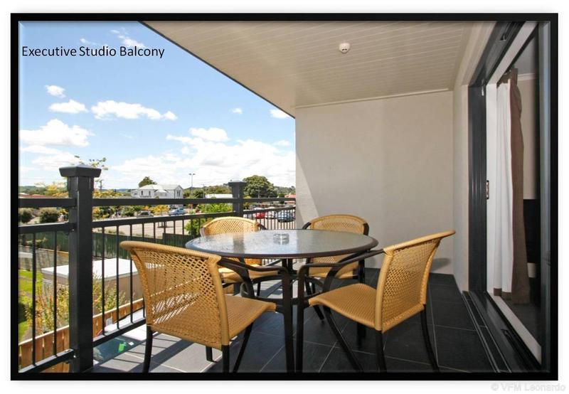 Aotea Motor Lodge Whanganui Exterior foto Balcony