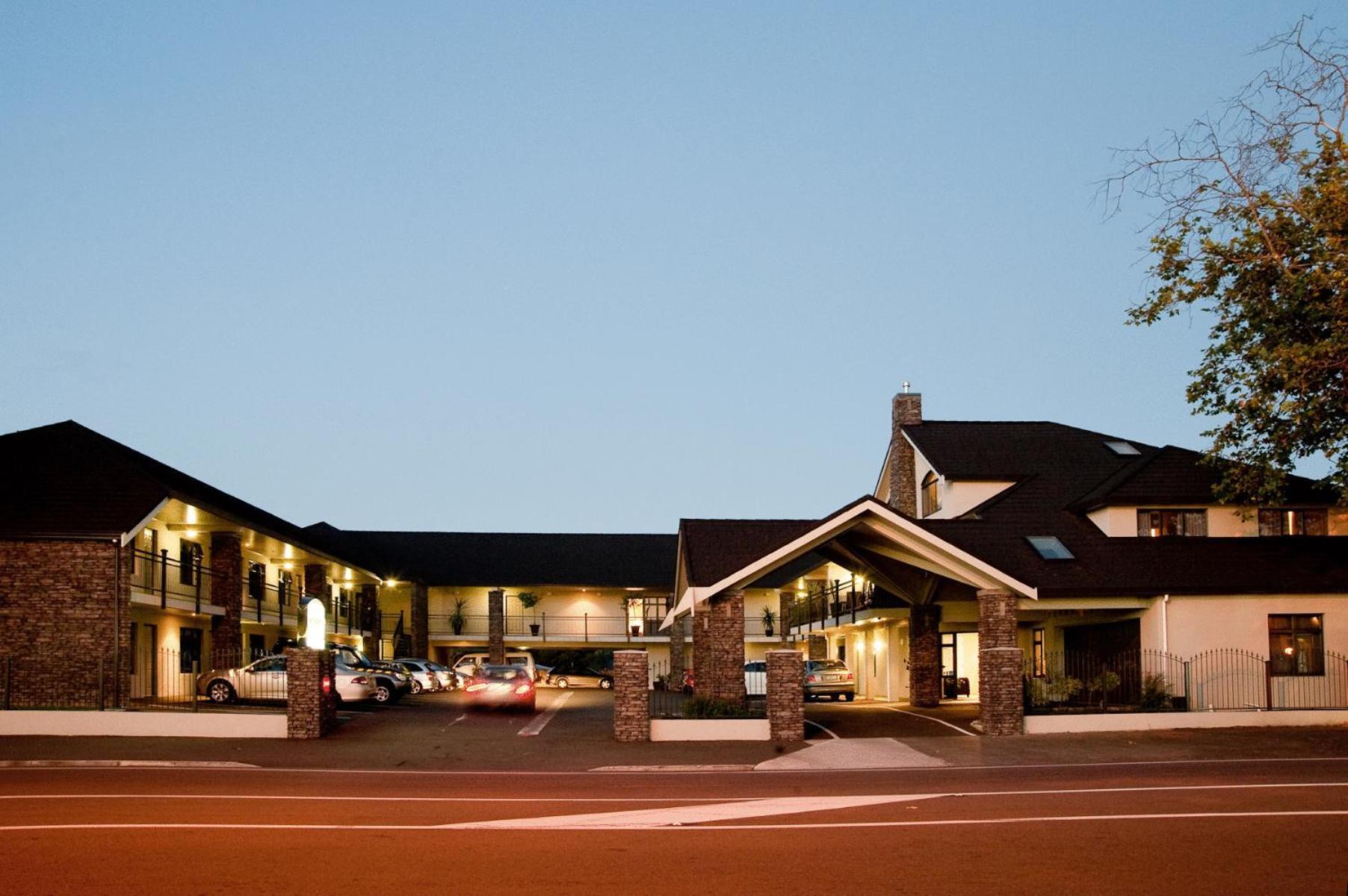Aotea Motor Lodge Whanganui Exterior foto The River Lee Hotel