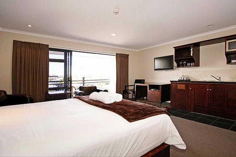 Aotea Motor Lodge Whanganui Exterior foto A typical studio apartment