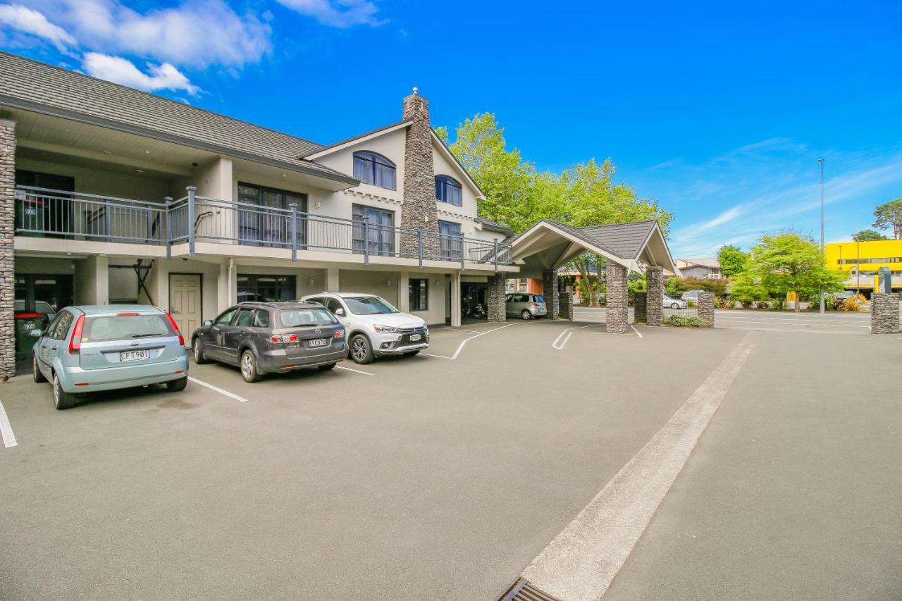 Aotea Motor Lodge Whanganui Exterior foto The hotel's carpark