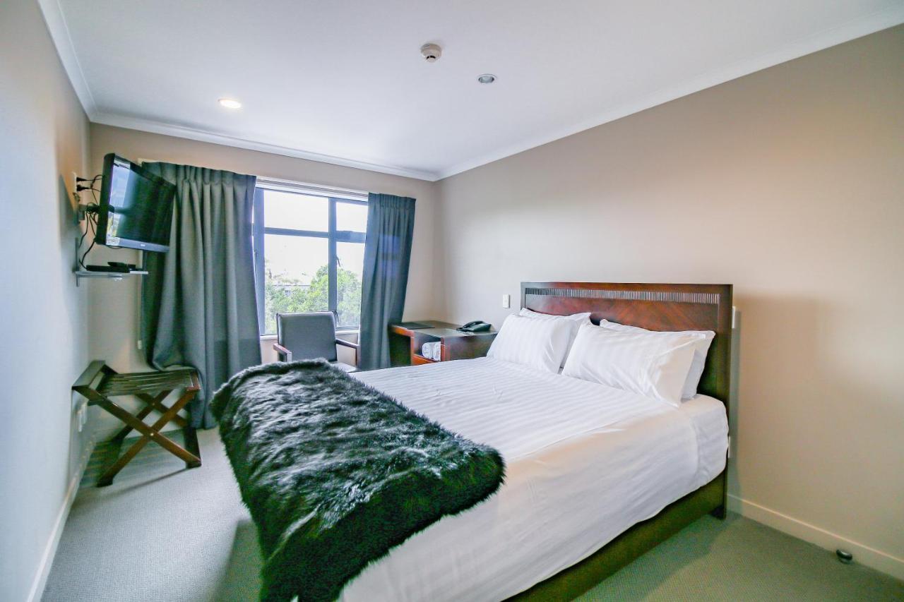 Aotea Motor Lodge Whanganui Exterior foto A bedroom at the hotel