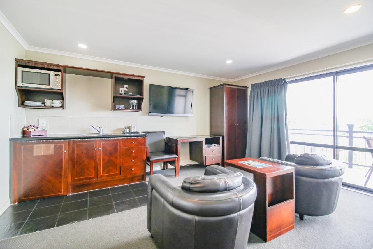 Aotea Motor Lodge Whanganui Exterior foto A typical studio apartment
