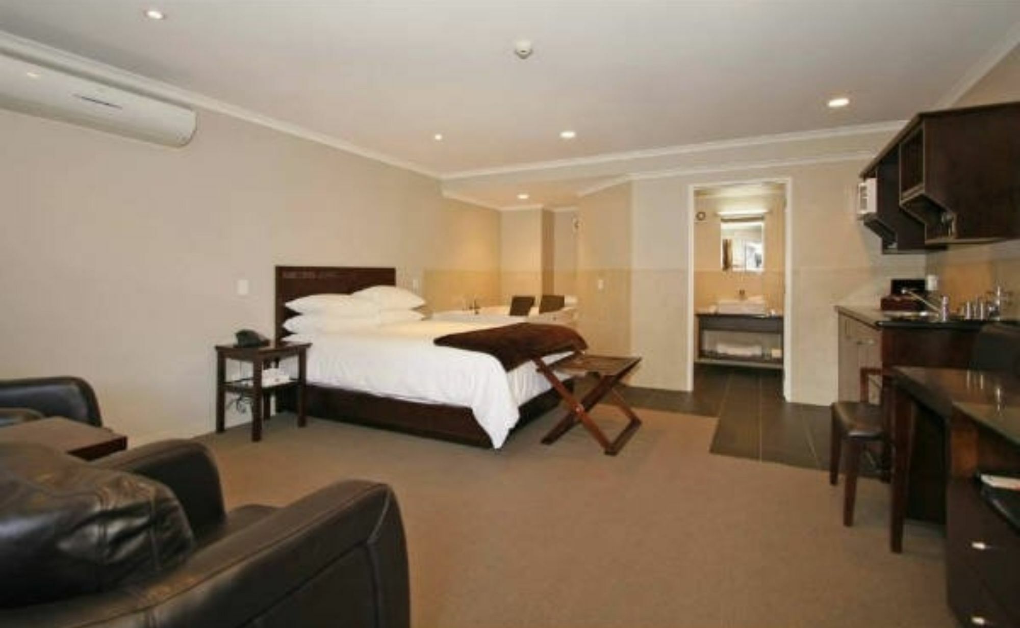 Aotea Motor Lodge Whanganui Exterior foto A studio apartment