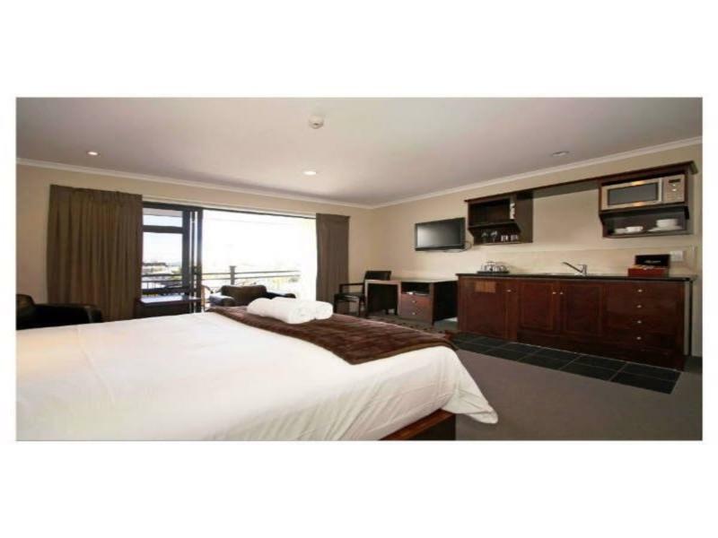 Aotea Motor Lodge Whanganui Exterior foto A typical studio apartment